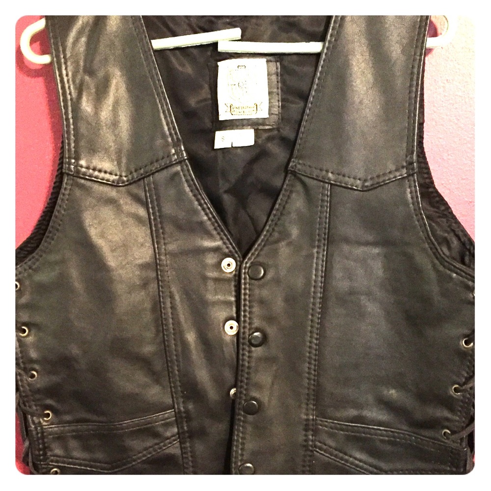 Women’s fine leather motorcycle vest om